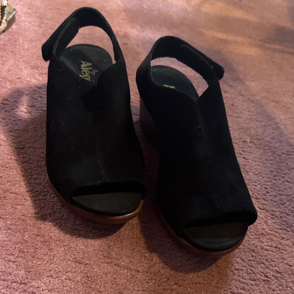 Alegria Women's Elegant Black Wedges